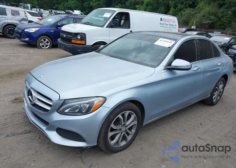 2016 Mercedes-Benz C 300 4Matic/Luxury 4Matic/Sport 4Matic z USA, uszkodzony, nr VIN 55SWF4KB3GU114292